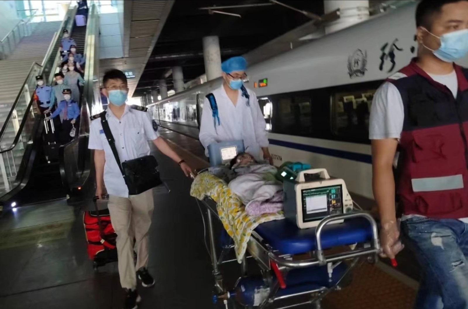 萝北县高铁转运公司